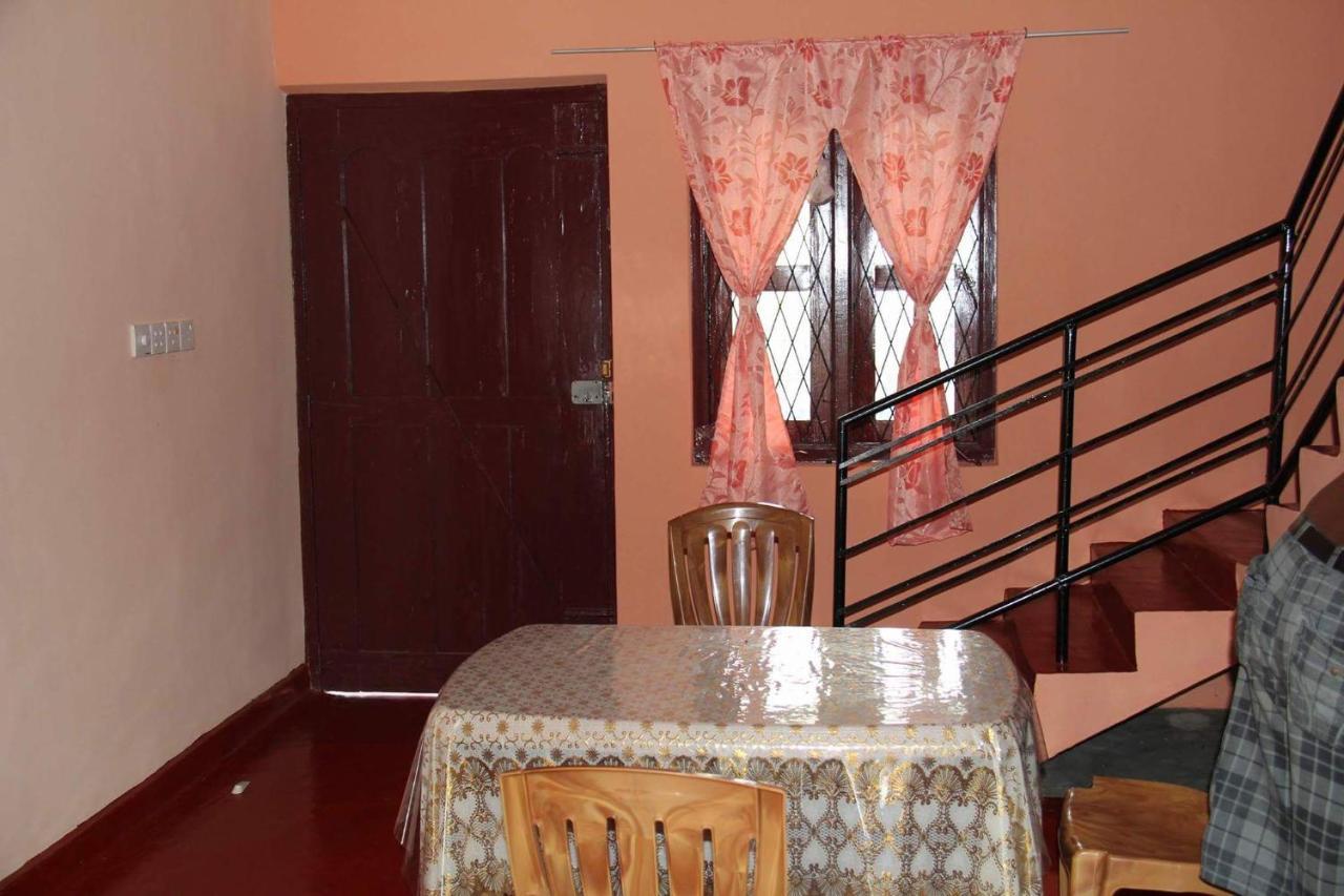 Batti Relax Point Hotel Batticaloa Exterior photo